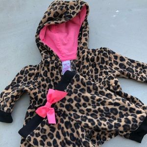 Newborn cheetah jogger set